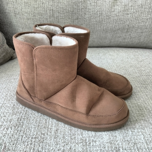 Old Navy Faux-Suede Faux-Fur lined Ankle Booties - Picture 2 of 8